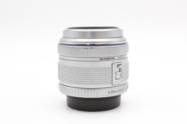 【良品】OLYMPUS オリンパス 標準ズームレンズ M.ZUIKO DIGITAL 14-42mm F3.5-5.6 II R シルバー #LE20257691 - 画像 (4)