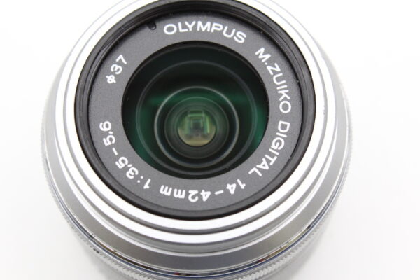 【良品】OLYMPUS オリンパス 標準ズームレンズ M.ZUIKO DIGITAL 14-42mm F3.5-5.6 II R シルバー #LE20257691 - 画像 (7)