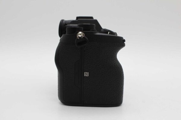 【美品】SONY ソニー フルサイズミラーレス一眼 ブラック α7RM4 ボディ ILCE-7RM4 #LE2025860 - 画像 (8)