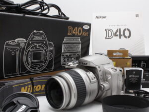 【美品】Nikon ニコン デジタル一眼レフカメラ D40 レンズキット シルバー D40SLK#LE2025830