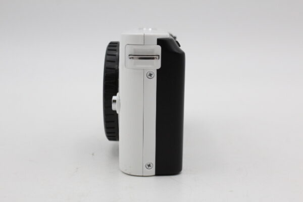 美品】NIKON ニコン ミラーレス一眼カメラ Nikon 1 J1 ホワイト ボディ 
