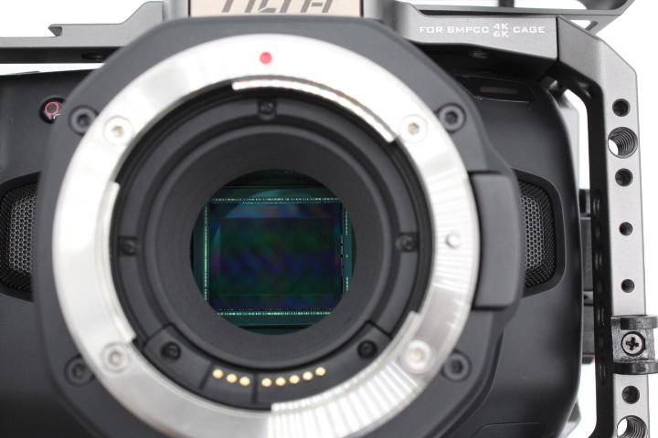 【美品】BLACKMAGIC DESIGN ブラックマジックデザイン Pocket Cinema 6K EFマウント #LE2027941 - 画像 (12)