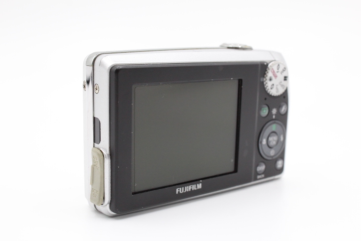 【良品】FUJIFILM 富士フイルム デジタルカメラ FinePix F50fd シルバー 1200万画素 光学3倍ズーム #LE2027674 - 画像 (4)