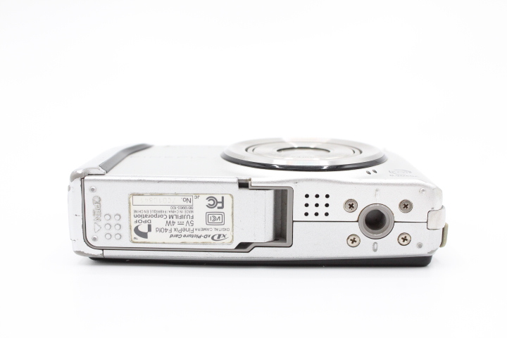 【良品】FUJIFILM 富士フイルム デジタルカメラ FinePix F50fd シルバー 1200万画素 光学3倍ズーム #LE2027674 - 画像 (10)