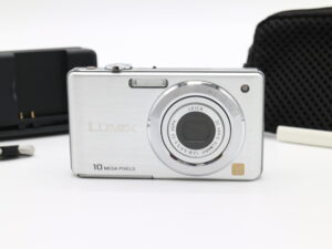 【良品】Panasonic パナソニック デジタルカメラ LUMIX FS7 シルバー DMC-FS7-S#LE2028051