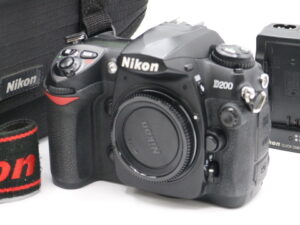 【良品】NIKON ニコン デジタル一眼レフカメラ D200 ボディ本体 LE2028395