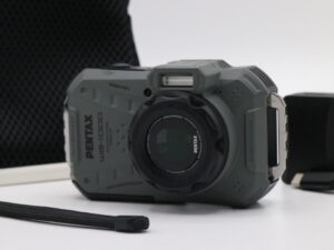 【良品】PENTAX ペンタックス WG-1000 オリーブ 本格防水デジタルカメラ 15m防水 (連続1時間) 2m耐衝撃 防塵仕様 #LE2028025