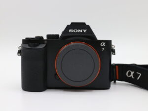 【良品】SONY ソニー α7 ボディ ILCE-7 フルサイズ ミラーレス一眼カメラ Eマウント #LE2027374