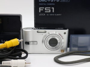 【良品】PANASONIC パナソニック LUMIX DMC-FS1 シルバー コンパクトデジタルカメラ コンデジ #LE2029432