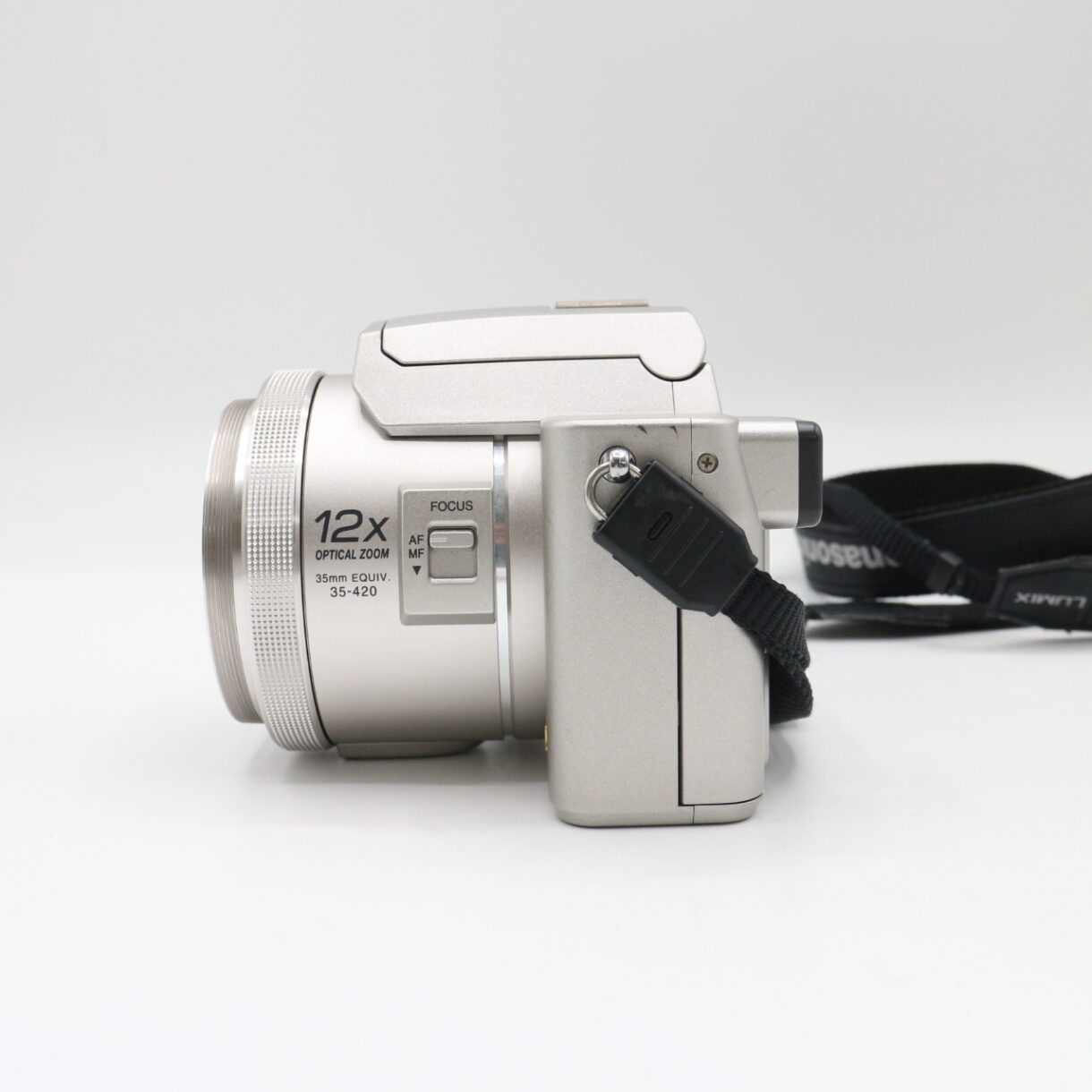 【良品】PANASONIC パナソニック LUMIX DMC-FZ10 デジタルカメラ LEICAレンズ搭載 #LE2029562 - 画像 (3)